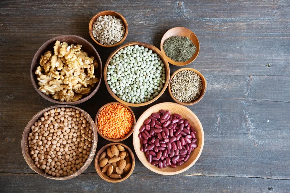 Proteínas à Base de Plantas: O Melhor, O Pior e Tudo Que Há Entre Eles