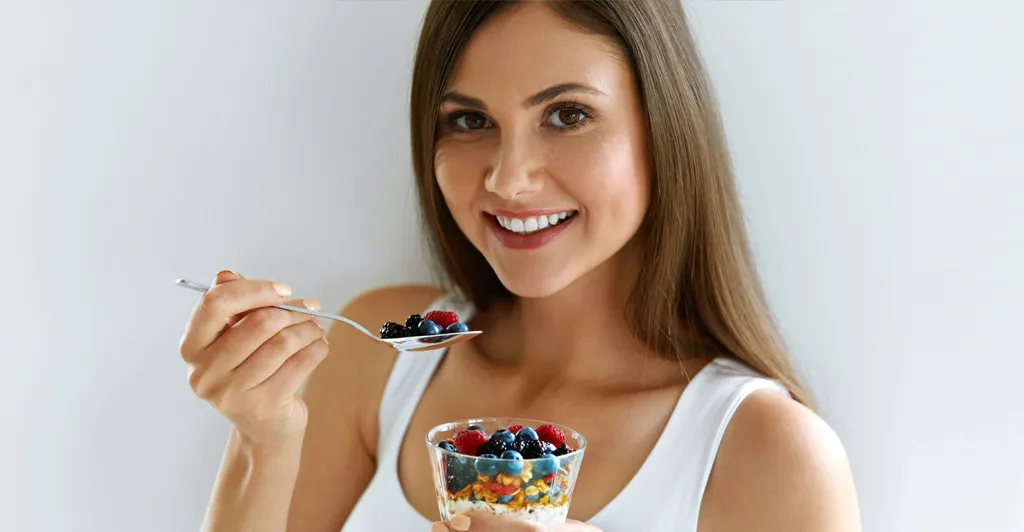 Adicione Esses 8 Alimentos à Sua Dieta para Cabelo, Pele e Unhas Saudáveis